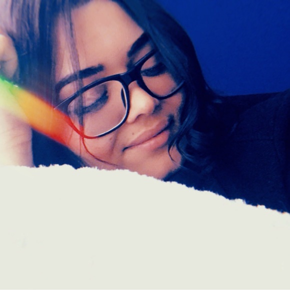 Meet your Posher, Lindsay - Picture 2 of 2